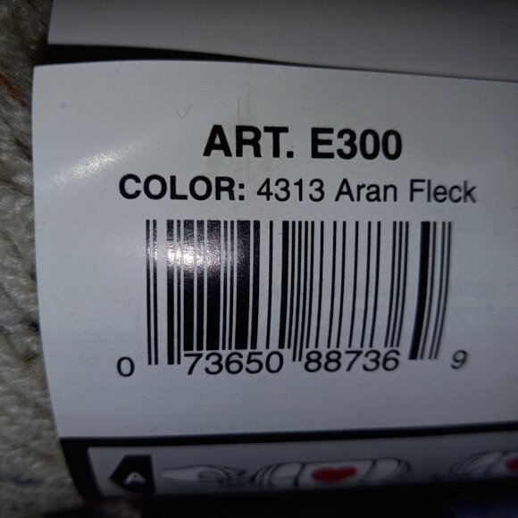 Red Heart Yarn Cream with Flecks 5oz 260 yds Worsted Med. color: 4313 Aran Fleck - Picture 3 of 12